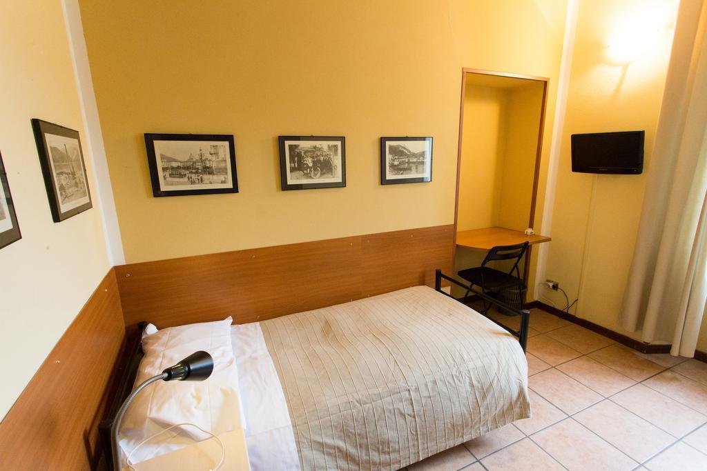 Hotel Pontenuovo Merone Camera foto